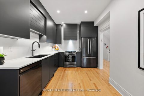 Photo 7 at 136 Kingsbridge Circle, Beverley Glen, Vaughan Photo 7 at 136 Kingsbridge Circle, Beverley Glen, Vaughan