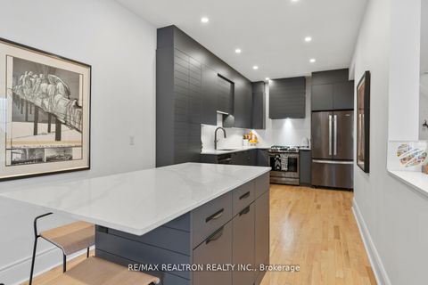 Photo 9 at 136 Kingsbridge Circle, Beverley Glen, Vaughan