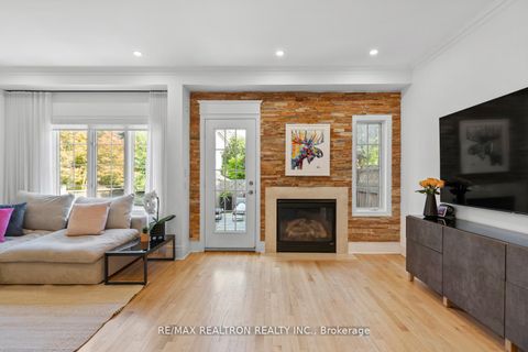 Photo 10 at 136 Kingsbridge Circle, Beverley Glen, Vaughan