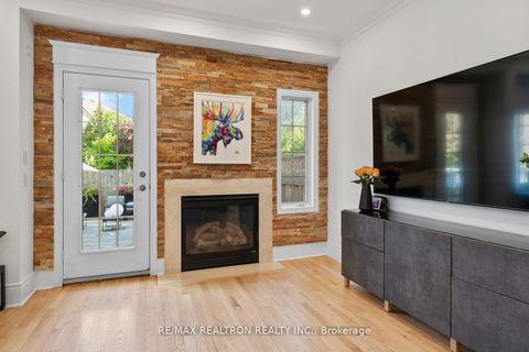 Photo 11 at 136 Kingsbridge Circle, Beverley Glen, Vaughan