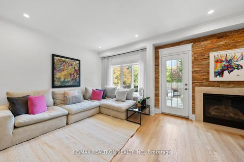 Photo 13 at 136 Kingsbridge Circle, Beverley Glen, Vaughan