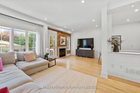 Photo 14 at 136 Kingsbridge Circle, Beverley Glen, Vaughan