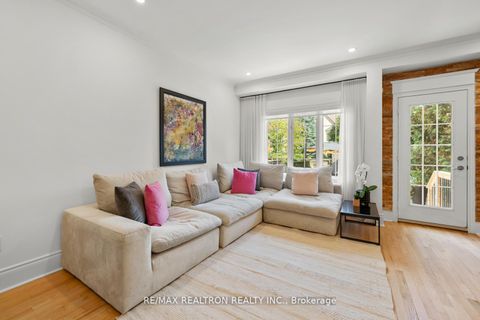 Photo 15 at 136 Kingsbridge Circle, Beverley Glen, Vaughan