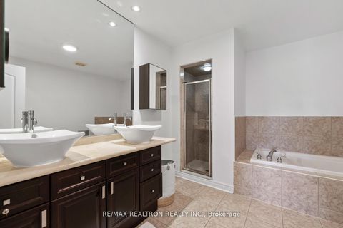 Photo 20 at 136 Kingsbridge Circle, Beverley Glen, Vaughan