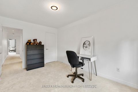 Photo 26 at 136 Kingsbridge Circle, Beverley Glen, Vaughan Photo 26 at 136 Kingsbridge Circle, Beverley Glen, Vaughan