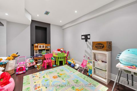 Photo 28 at 136 Kingsbridge Circle, Beverley Glen, Vaughan