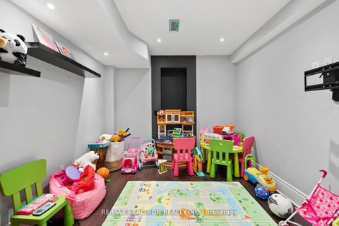 Photo 29 at 136 Kingsbridge Circle, Beverley Glen, Vaughan Photo 29 at 136 Kingsbridge Circle, Beverley Glen, Vaughan