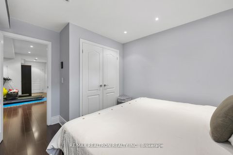 Photo 31 at 136 Kingsbridge Circle, Beverley Glen, Vaughan