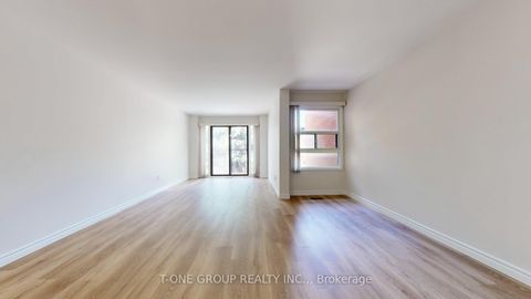 Photo 5 at 632 Adelaide Street W, Niagara, Toronto