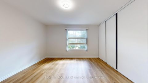 Photo 12 at 632 Adelaide Street W, Niagara, Toronto