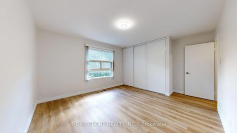 Photo 13 at 632 Adelaide Street W, Niagara, Toronto