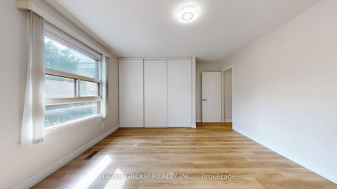 Photo 14 at 632 Adelaide Street W, Niagara, Toronto