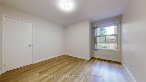 Photo 15 at 632 Adelaide Street W, Niagara, Toronto