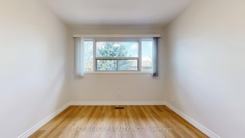 Photo 17 at 632 Adelaide Street W, Niagara, Toronto