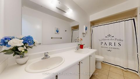 Photo 20 at 632 Adelaide Street W, Niagara, Toronto