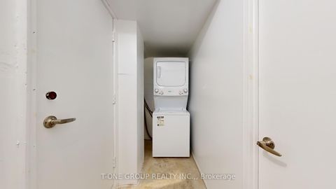 Photo 22 at 632 Adelaide Street W, Niagara, Toronto