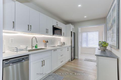 Photo 3 at 15 Ingersoll Lane, Jefferson, Richmond Hill