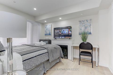 Photo 4 at 15 Ingersoll Lane, Jefferson, Richmond Hill