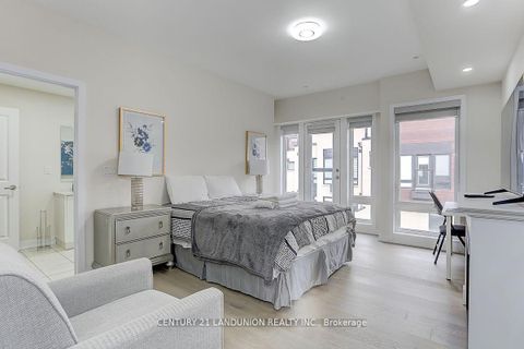 Photo 16 at 15 Ingersoll Lane, Jefferson, Richmond Hill