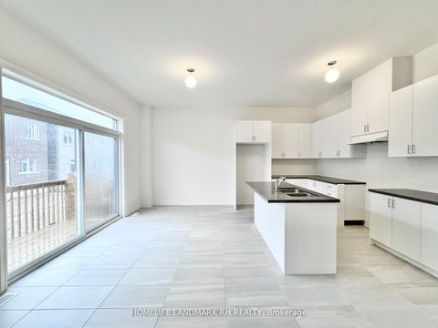 Photo 10 at 119 Prairie Rose Drive, Rural Richmond Hill, Richmond Hill