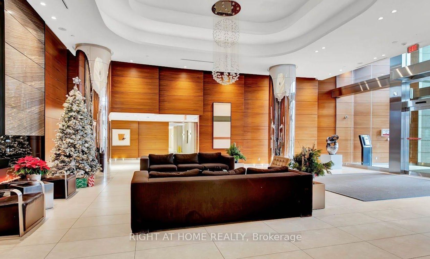 1804 - 5 Valhalla Inn Road, City Centre West, Toronto photo number 2