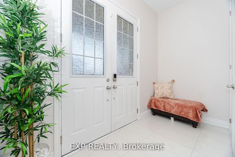 Photo 3 at 78 Gallant Place, Vellore Village, Vaughan