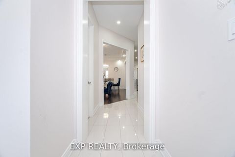 Photo 4 at 78 Gallant Place, Vellore Village, Vaughan
