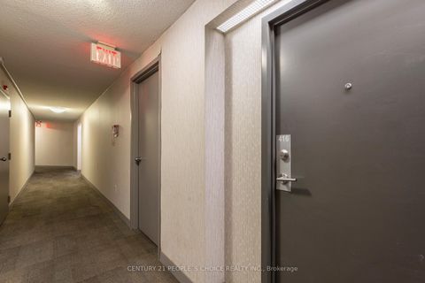 Photo 4 at 416 - 5 Rowntree Road, Jamestown, Toronto