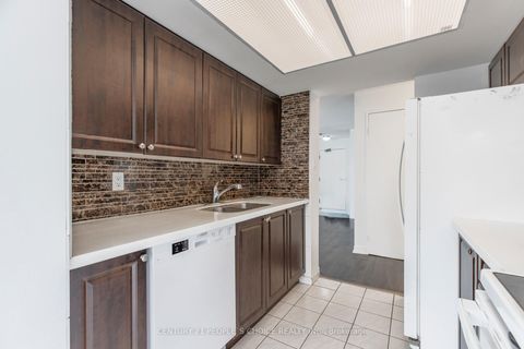 Photo 12 at 416 - 5 Rowntree Road, Jamestown, Toronto