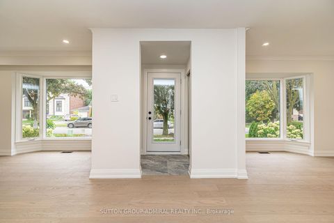 Photo 5 at 208 Homewood Avenue, Newtonbrook West, Toronto