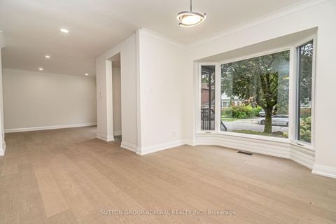 Photo 10 at 208 Homewood Avenue, Newtonbrook West, Toronto