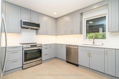 Photo 12 at 208 Homewood Avenue, Newtonbrook West, Toronto