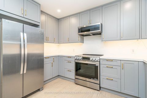 Photo 13 at 208 Homewood Avenue, Newtonbrook West, Toronto