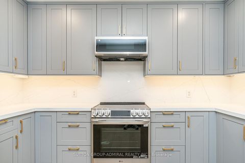 Photo 14 at 208 Homewood Avenue, Newtonbrook West, Toronto