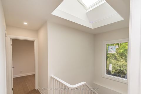 Photo 17 at 208 Homewood Avenue, Newtonbrook West, Toronto