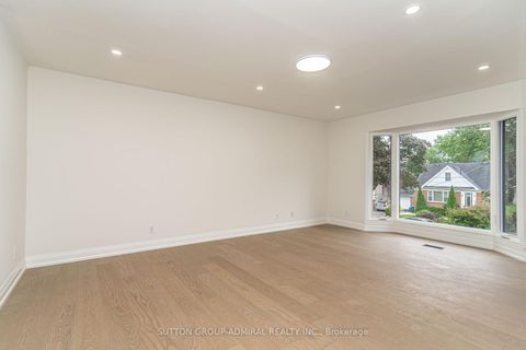 Photo 18 at 208 Homewood Avenue, Newtonbrook West, Toronto