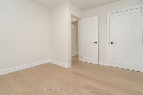 Photo 23 at 208 Homewood Avenue, Newtonbrook West, Toronto