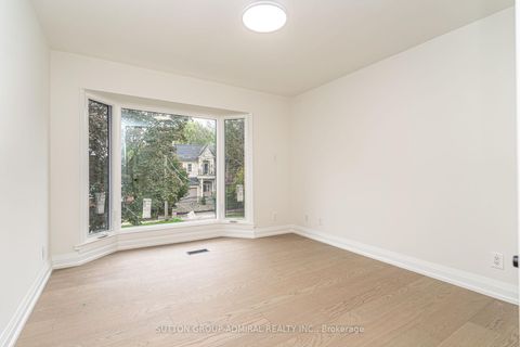 Photo 25 at 208 Homewood Avenue, Newtonbrook West, Toronto