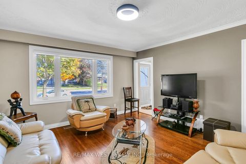 Photo 2 at 866 Scarborough Golf Clb Road, Woburn, Toronto