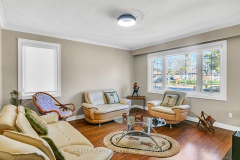 Photo 3 at 866 Scarborough Golf Clb Road, Woburn, Toronto