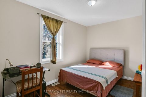 Photo 5 at 866 Scarborough Golf Clb Road, Woburn, Toronto