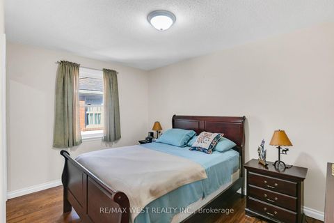 Photo 6 at 866 Scarborough Golf Clb Road, Woburn, Toronto