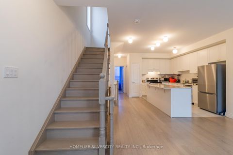 Photo 31 at 403 Tennant Circle, Vellore Village, Vaughan