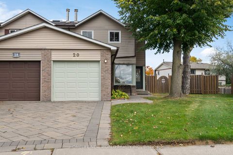 Photo 2 at 20 Calora Court, L'Amoreaux, Toronto