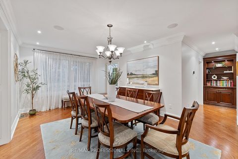 Photo 7 at 2 Canterbury Road, Humber Valley, Toronto