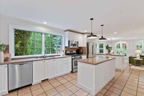 Photo 10 at 2 Canterbury Road, Humber Valley, Toronto