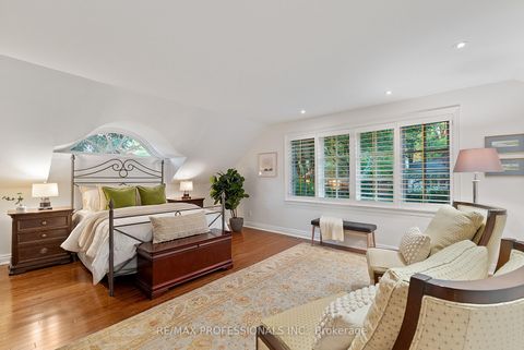 Photo 19 at 2 Canterbury Road, Humber Valley, Toronto