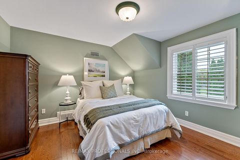 Photo 26 at 2 Canterbury Road, Humber Valley, Toronto