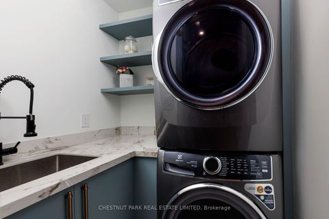 Photo 37 at 269 Euclid Avenue, Bellwoods, Toronto