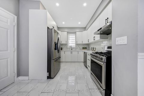 Photo 10 at 332 Rosegate Way N, WC Wedgewood Creek, Oakville